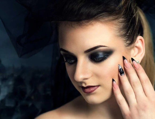 Halloweenské nehty: Dotáhněte svůj děsivý outfit