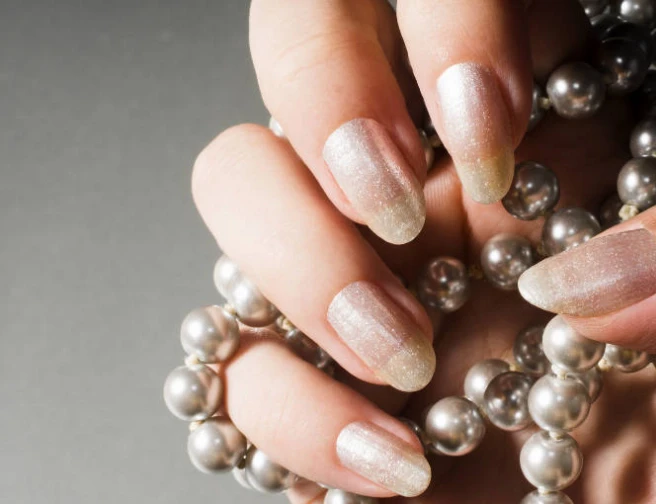 Trendy podzimní nail art: Návrat barev a vzorů