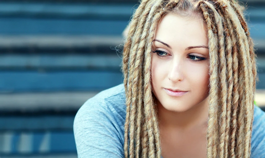 Dredy, copánky… Víte, jak se o ně starat? hlavní banner