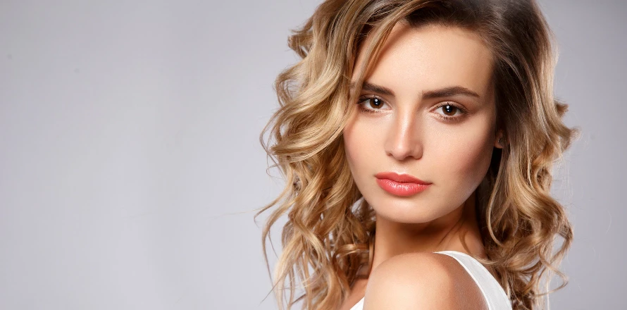 Seriál: Zvláštní vlasová péče I. Péče o barvené vlasy hlavní banner